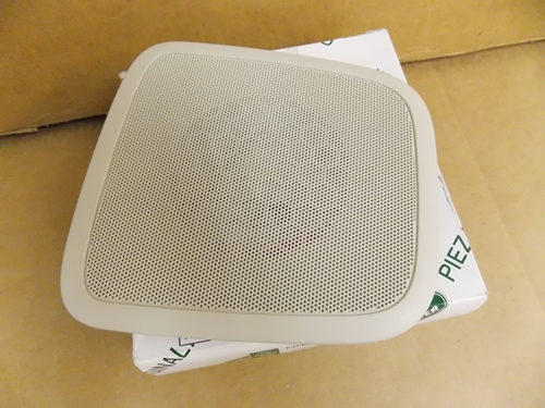 LAND ROVER COVER REAR RANGE ROVER SPORT 05-11 WITH SPEAKER HEADER OEM NEW EDV500053NUG