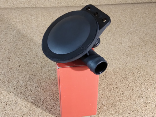 LAND ROVER CRANKCASE PCV VENT VALVE RANGE ROVER 06-09 LR3 RANGE ROVER SPORT 05-09 LR003380