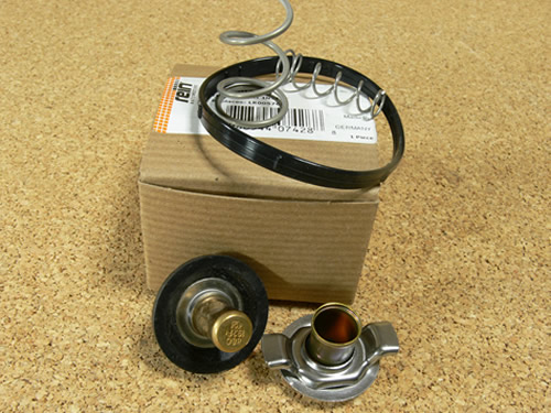 LAND ROVER THERMOSTAT W/ GASKET RANGE ROVER 06-09 LR3 RANGE ROVER SPORT 05-09 LR005765 + 4362513