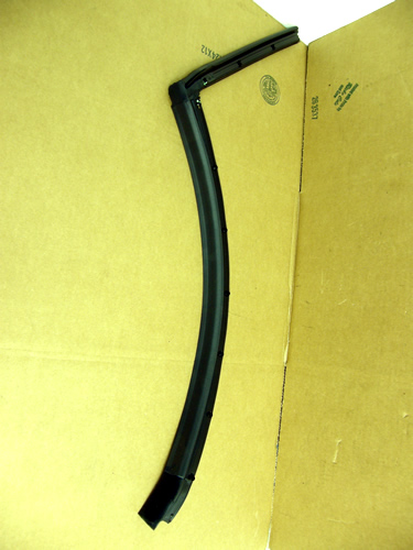 GENUINE LAND ROVER REAR DOOR SEAL LOWER RANGE ROVER 03-12 LH OEM NEW LR037762