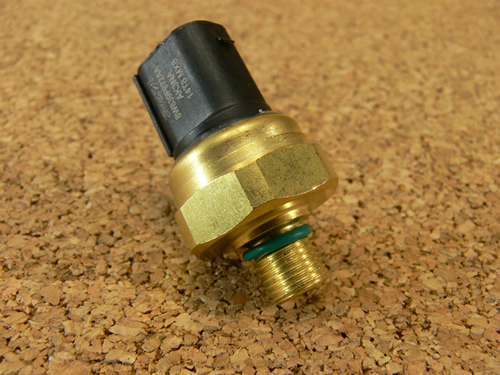 LAND ROVER FUEL INJECTOR PRESSURE SENSOR SWITCH RANGE ROVER LR4 SPORT LR015356