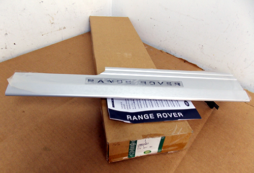 GENUINE LAND ROVER DOOR FRONT SCUFF PLATE ILLUMINATED RANGE ROVER 10-12 NEW LR022467 OEM