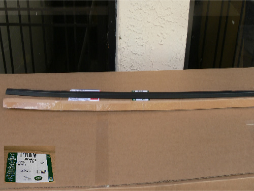 GENUINE LAND ROVER FRONT DOOR BELT OUTER WEATHERSTRIP LR3 LR4 LH LR044650 NEW