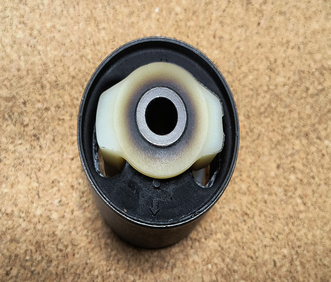 LAND ROVER REAR CONTROL ARM UPPER BUSHING FRONT LR3 LR4 LEMFÖRDER NEW LR051621