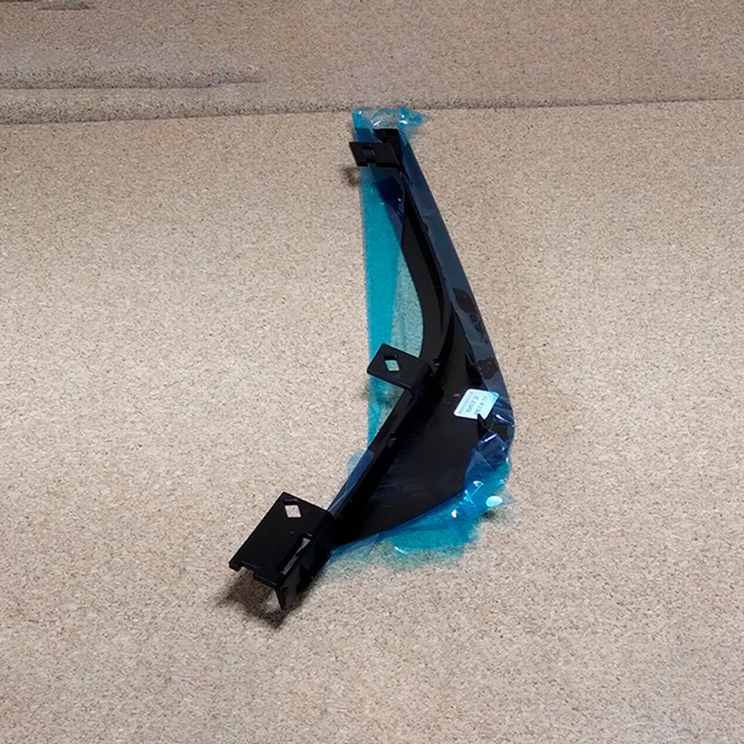 GENUINE LAND ROVER FINISHER REAR DOOR DISCOVERY SPORT RH LR058483