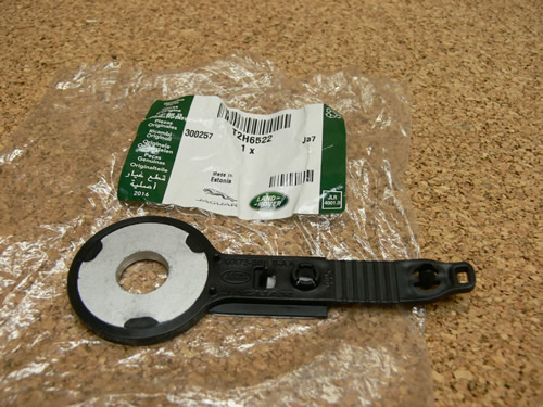 GENUINE LAND ROVER FRONT LOWER CONTROL ARM CLIP RANGE ROVER VELAR LR093602