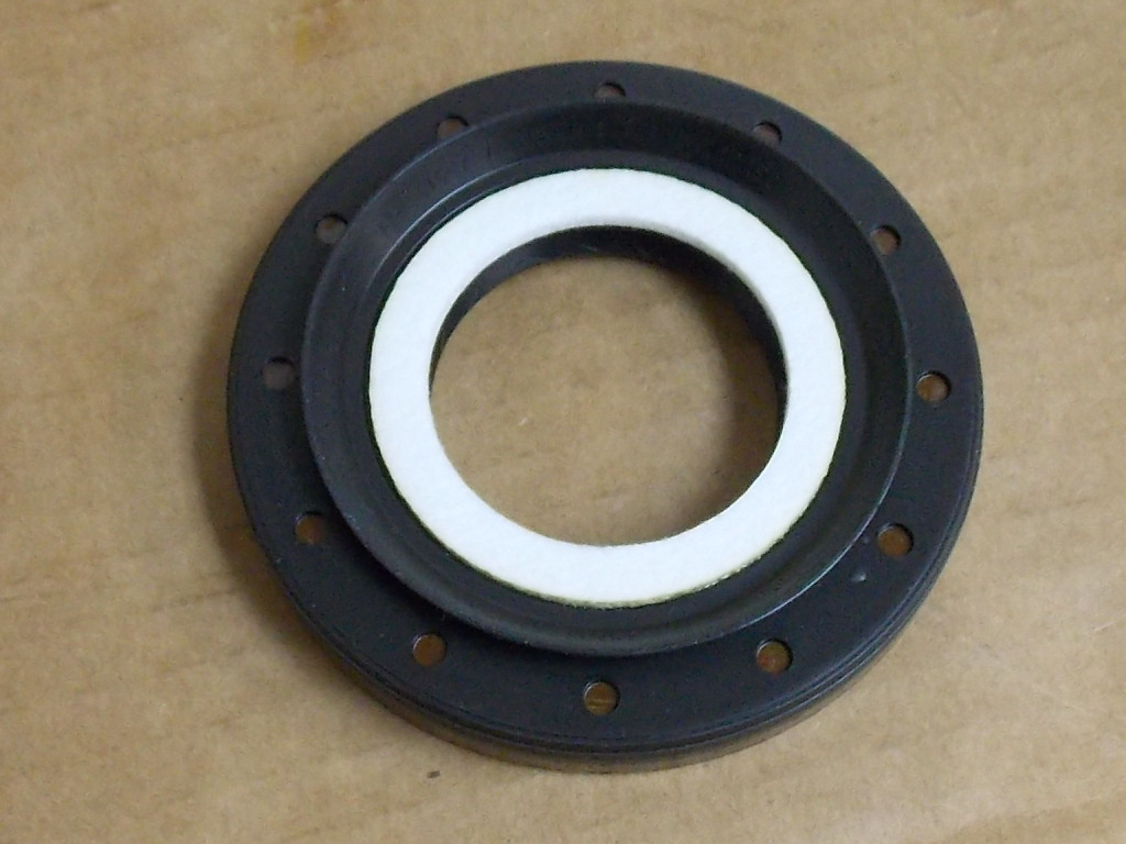 GENUINE LAND ROVER REAR DIFFERENTIAL OIL SEAL RANGE ROVER 2003 2005