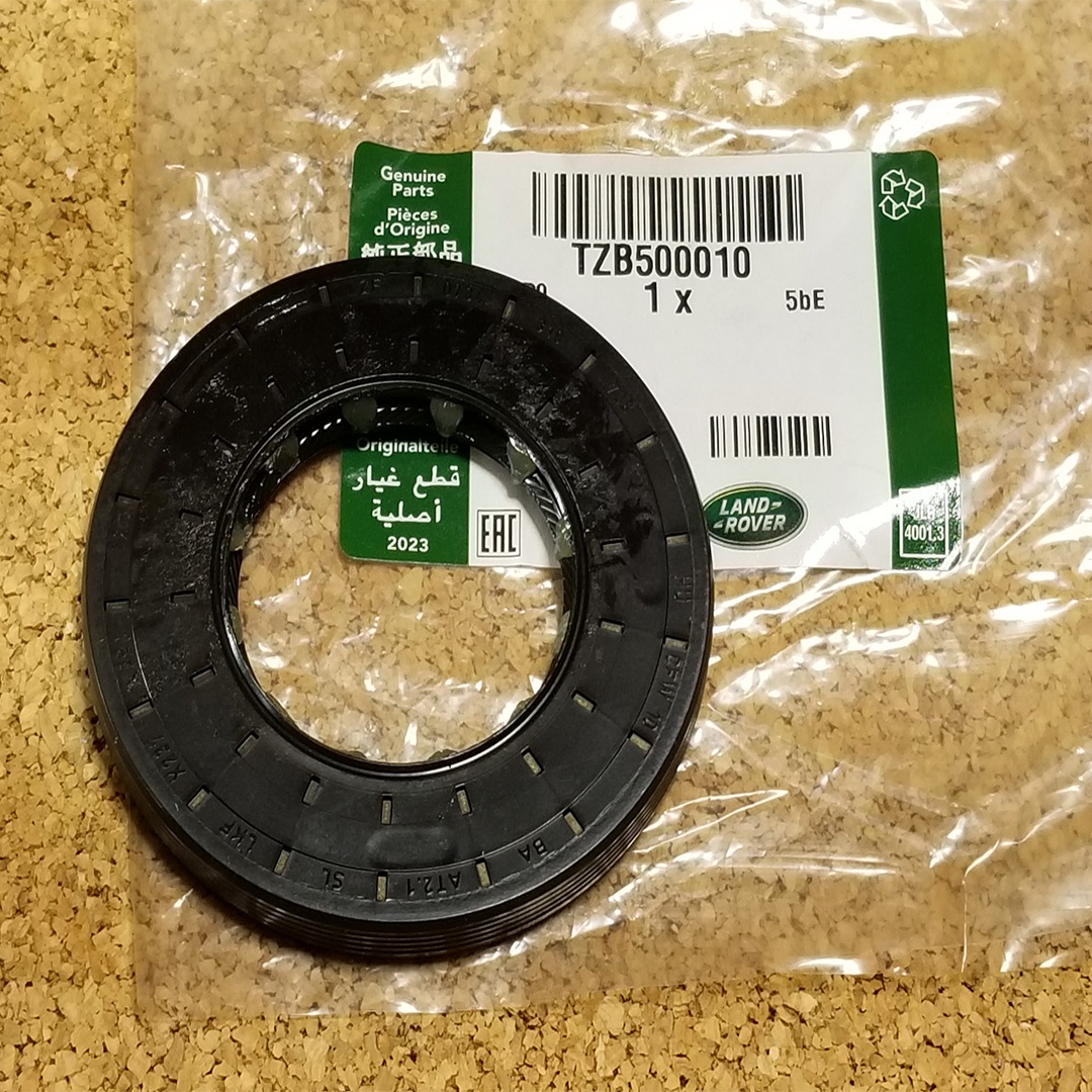 GENUINE LAND ROVER REAR TRANSMISSION SEAL RANGE ROVER LR3 LR4