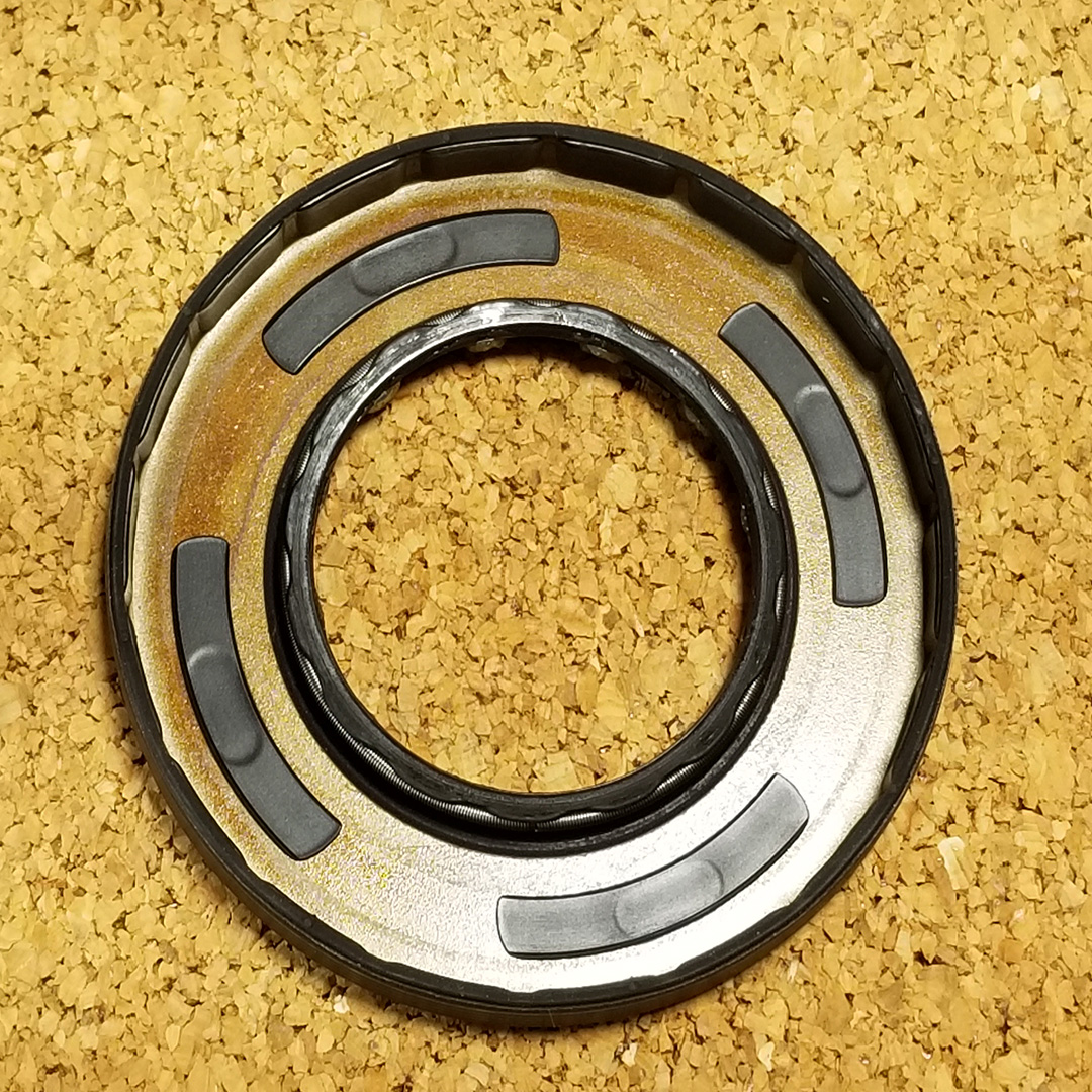 GENUINE LAND ROVER REAR TRANSMISSION SEAL RANGE ROVER LR3 LR4